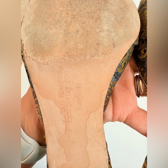 Manolo Blahnik Blue Gold Tapestry Paisley Brocade embellished mules EU 39.5 - Picture 10 of 10